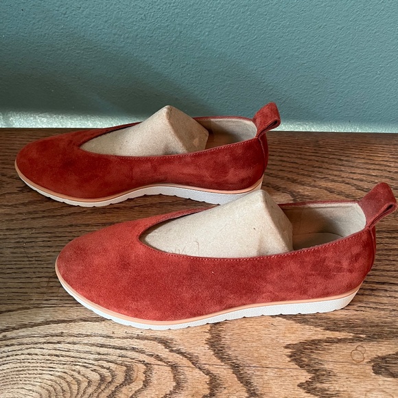 Eileen Fisher Sport Suede Slip On Shoes Demi Wedge Brick Color Size 7 NWOT - Picture 2 of 4